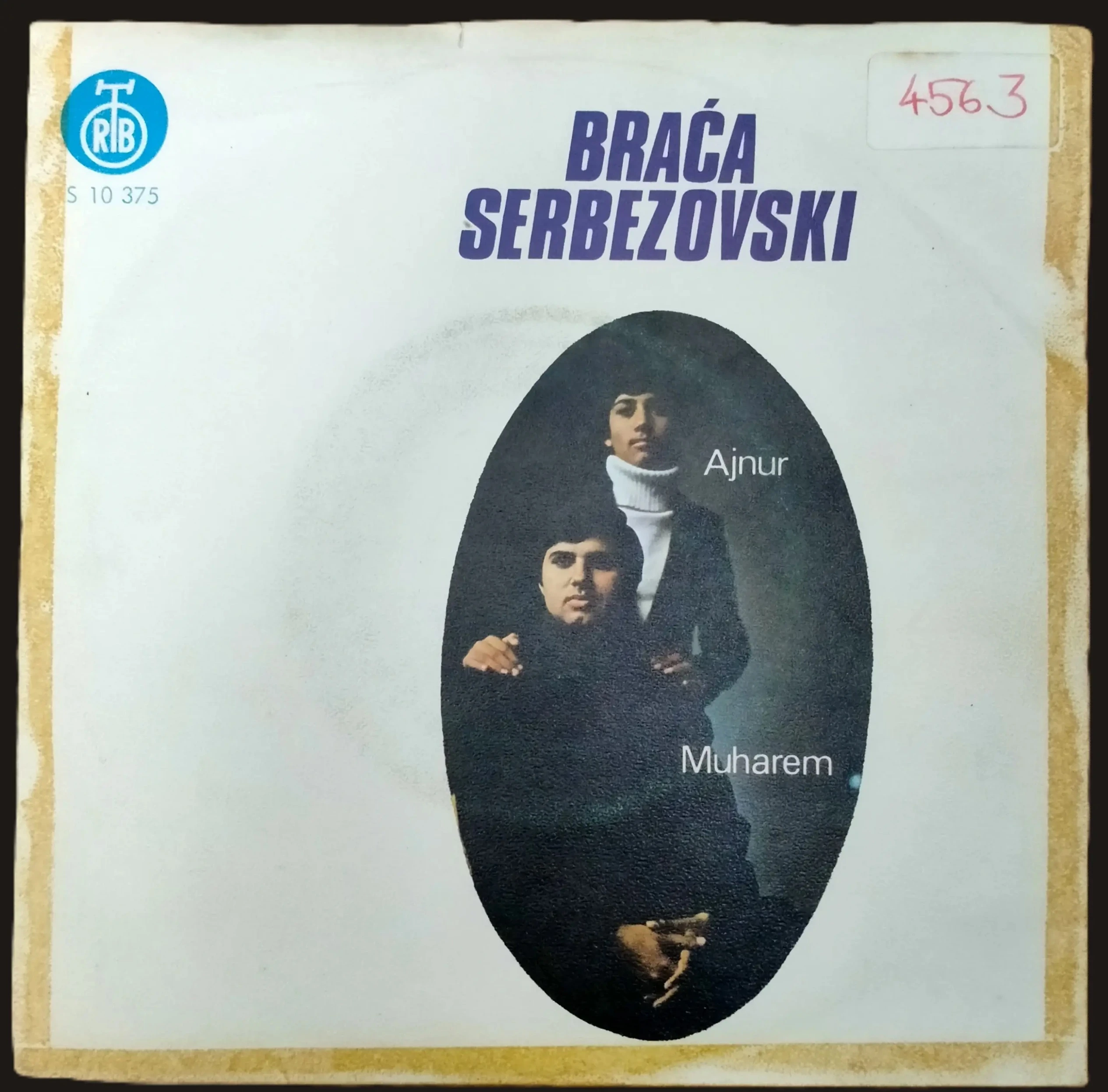 An image of the vinyl 45rpm cover by Serbezovski brothers (showing themselves in a family picture)